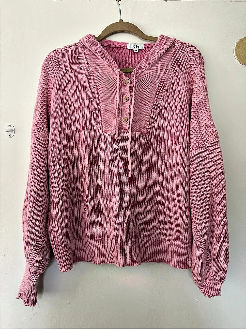 Fate Knit V-Neck Sweater in Pink Size Medium Like New